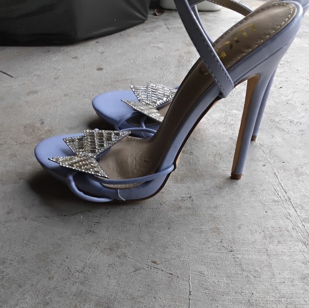 Elegant Light Purple Strappy Heels with Rhinestone Bow